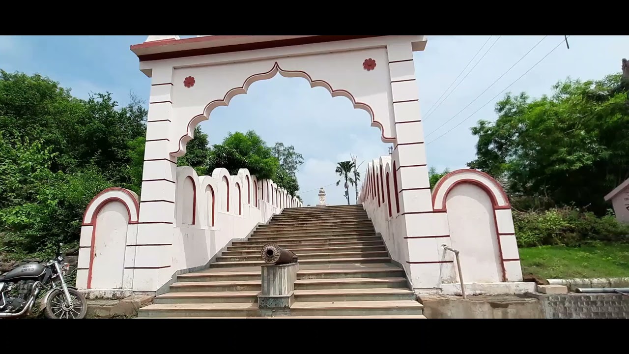 Bajrang Garh Fort in Guna situated on the bank of Chapet river