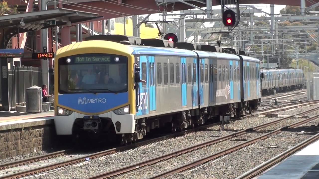 Metro & Vline trains at Sunbury - Melbourne Transport