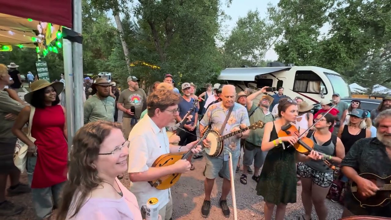 Tim O'Brien, Pete Wernick, Sam Grisman, etc backstage 
