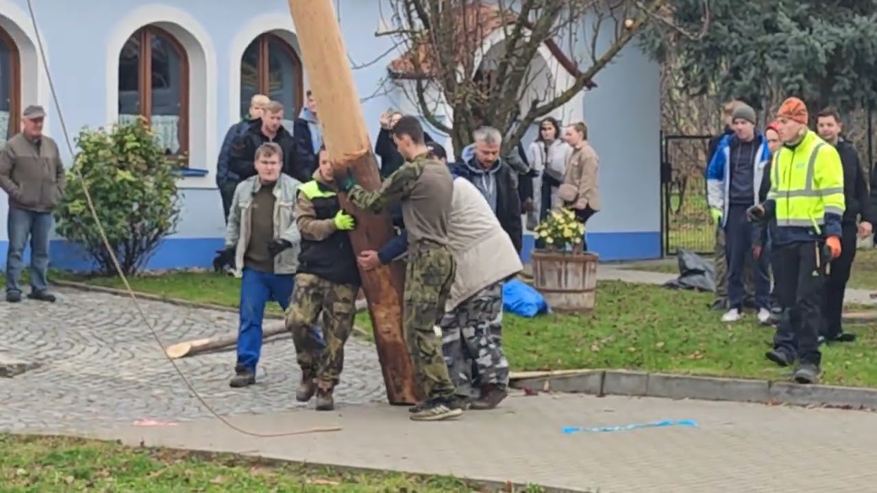Stavění májky Vnorovy 