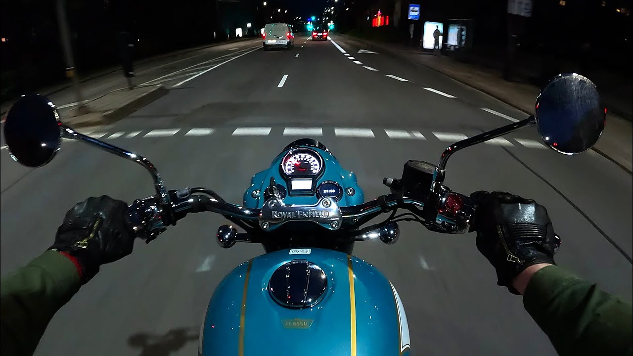 Night Ride in Style &ndash; 2025 Royal Enfield Classic 650 POV | Retro Cruiser