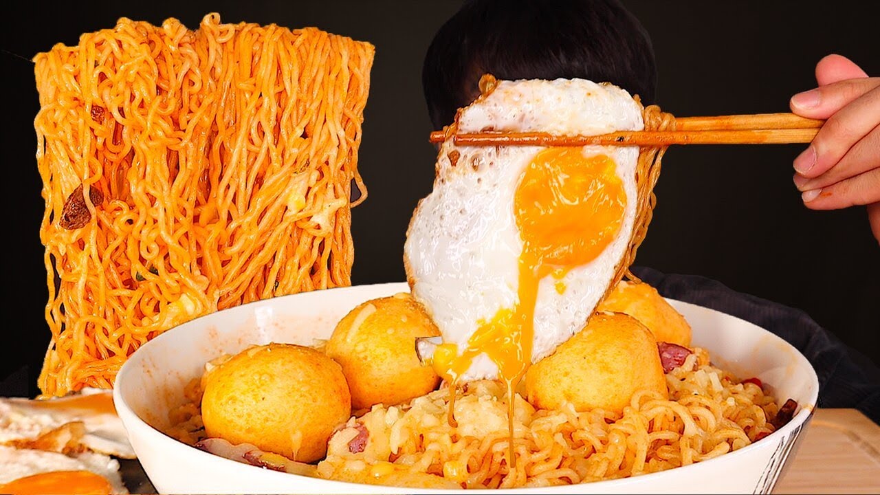 ASMR MOZZARELLA SPICY NOODLES + RICE CAKES + FRIED EGGS (Eating Sound) | MAR ASMR