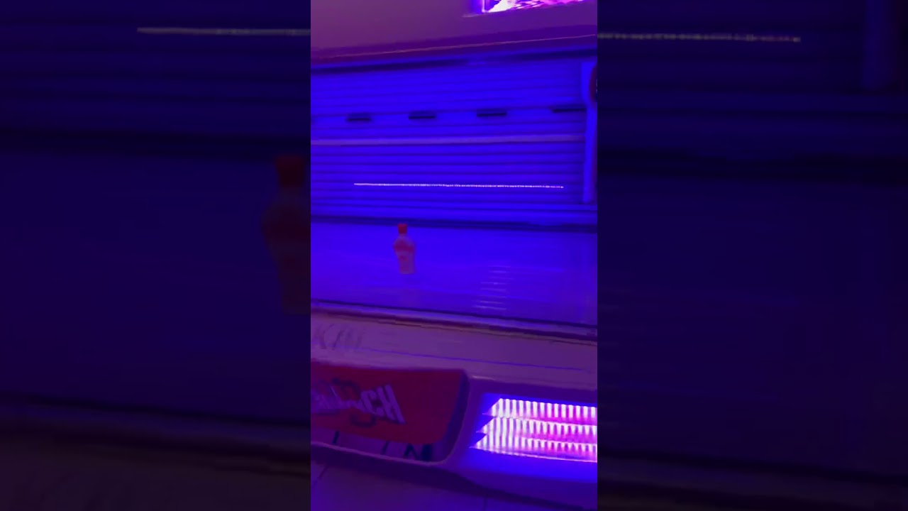 Tanning session before a workout 🏋️ 