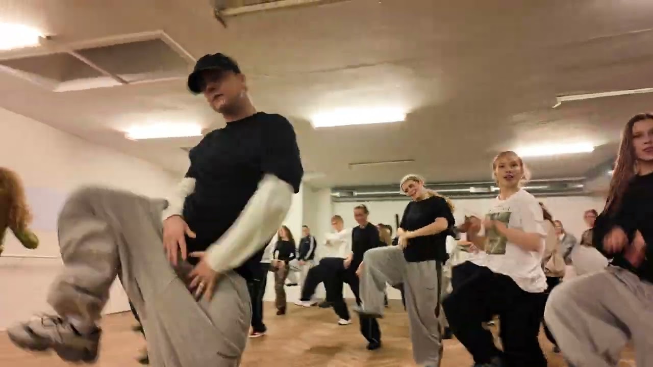 Choreo Class I Asbjørn Kjølby I Dans I Letøvede / Øvede I Dans i Aarhus I Planum
