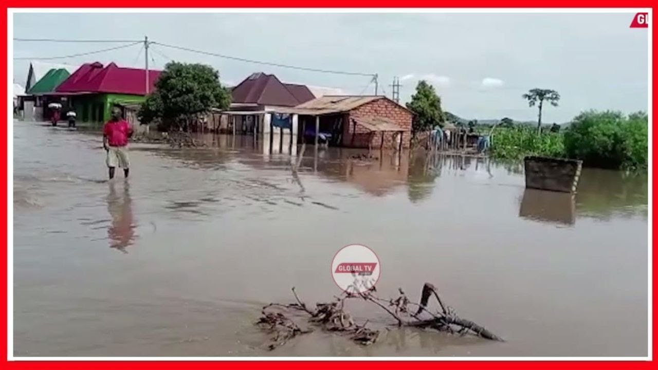 VIDEO: MVUA KUBWA YASABABISHA MAFURIKO KATAVI, NYUMBA ZAFUNIKWA na MAJI...