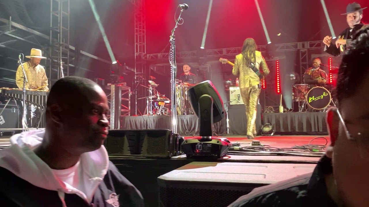 Khruangbin - C-Side (feat. Leon Bridges) (2019-11-02 – Houston, TX)