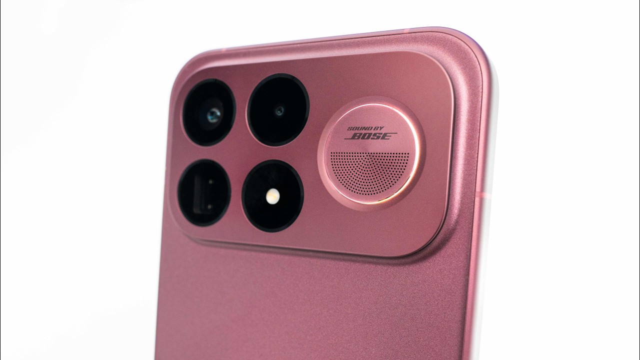 Ten nowy telefon ma subwoofer...