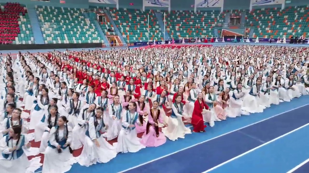 3000 школьников и студентов одновременно исполнили Казахский танец «Камажай»