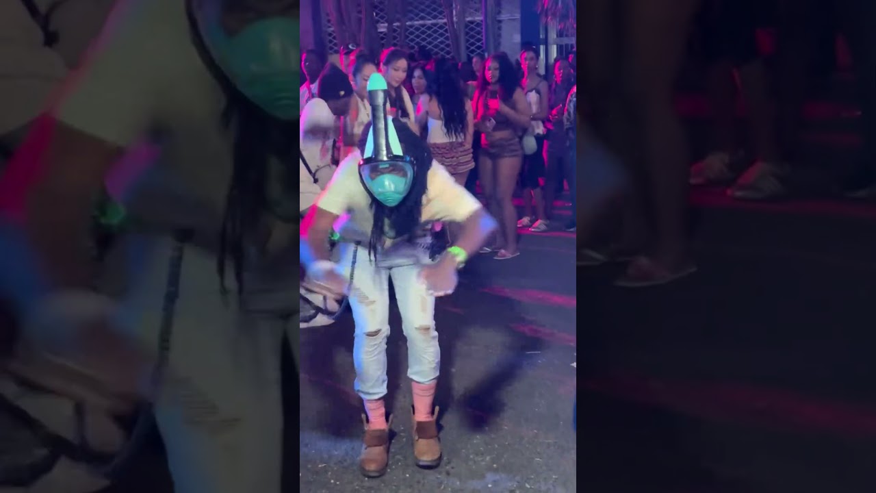😂 look what Caah Tiad did in UPTOWN MONDAYS JAMAICANS always up to something