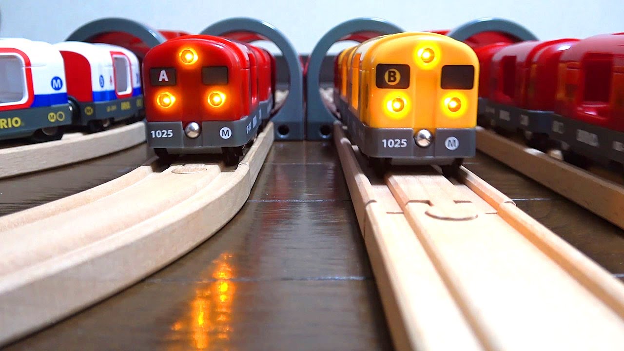 Brio 4 subway tunnel circular course. Wooden Thomas & Subway Train