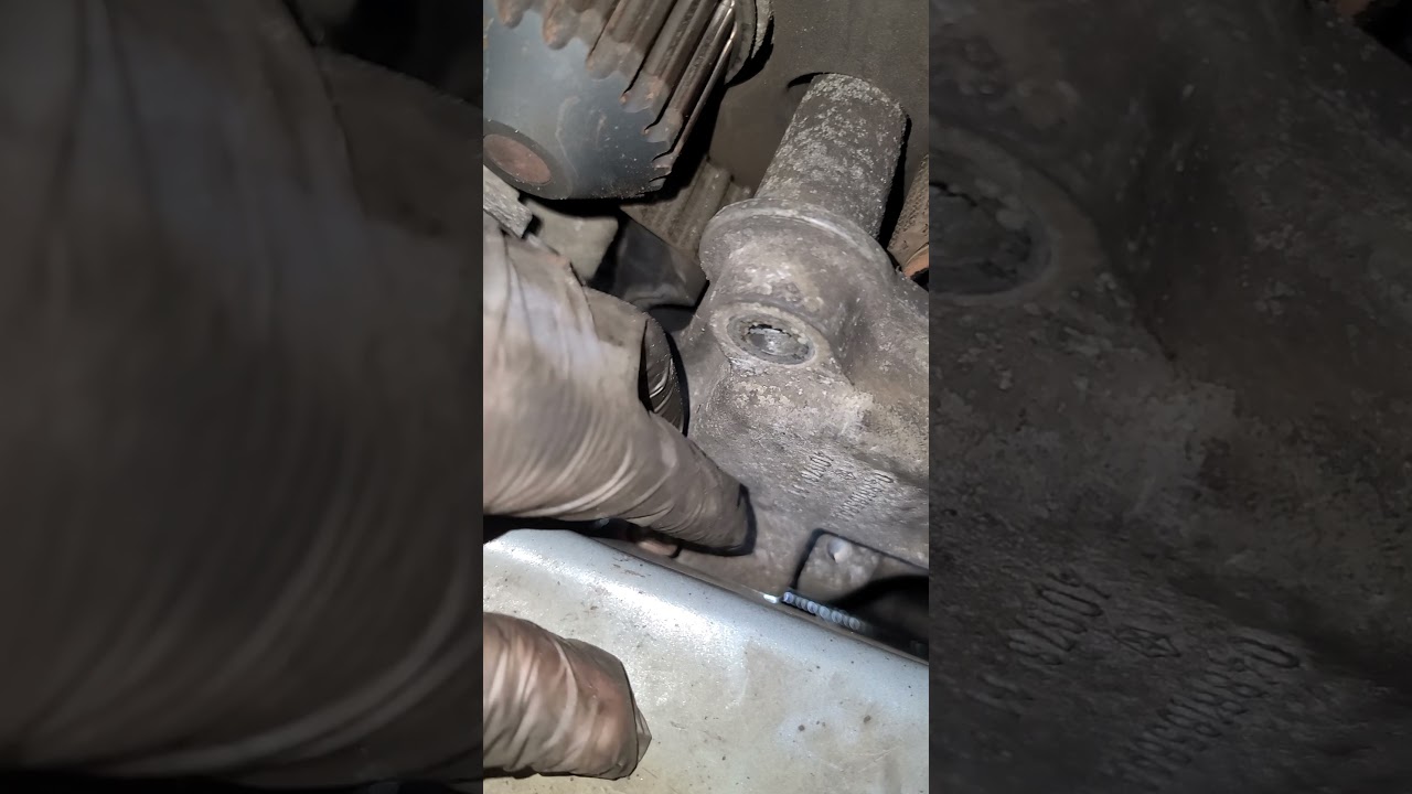 2005 dodge Caravan 2.4l water pump repair