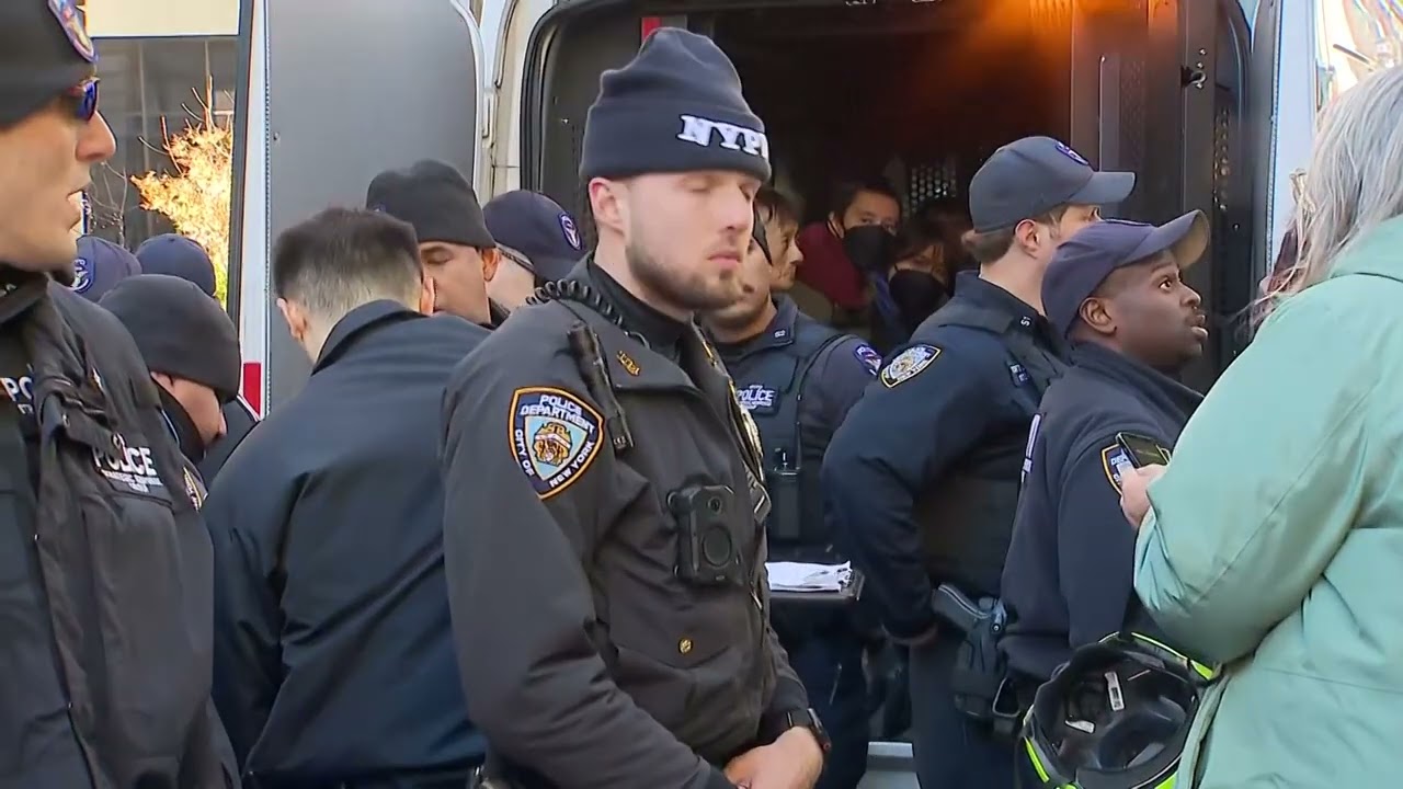 NYC Anti-ICE protesters clash with police