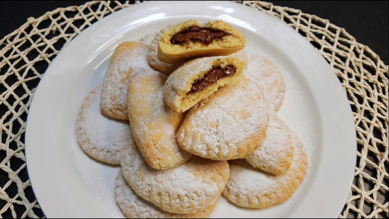 BISCOTTI RIPIENI DI NUTELLA, ricetta semplice e veloce, dal cuore morbido e goloso