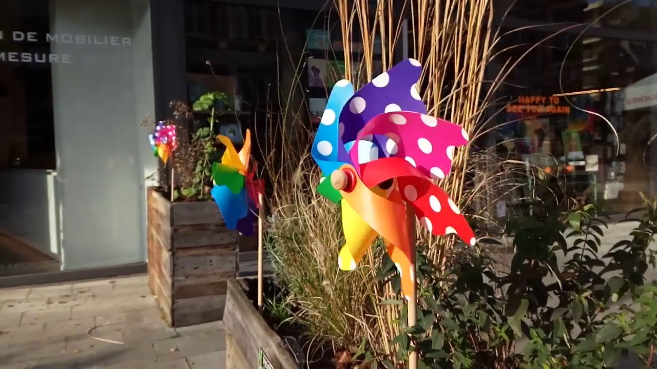 MUTICOLORED PLASTIC WINDMILL TOYS