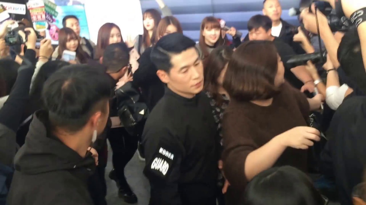 170107 GFriend 桃園機場入境 (第一航廈) @ Taiwan Taoyuan International Airport