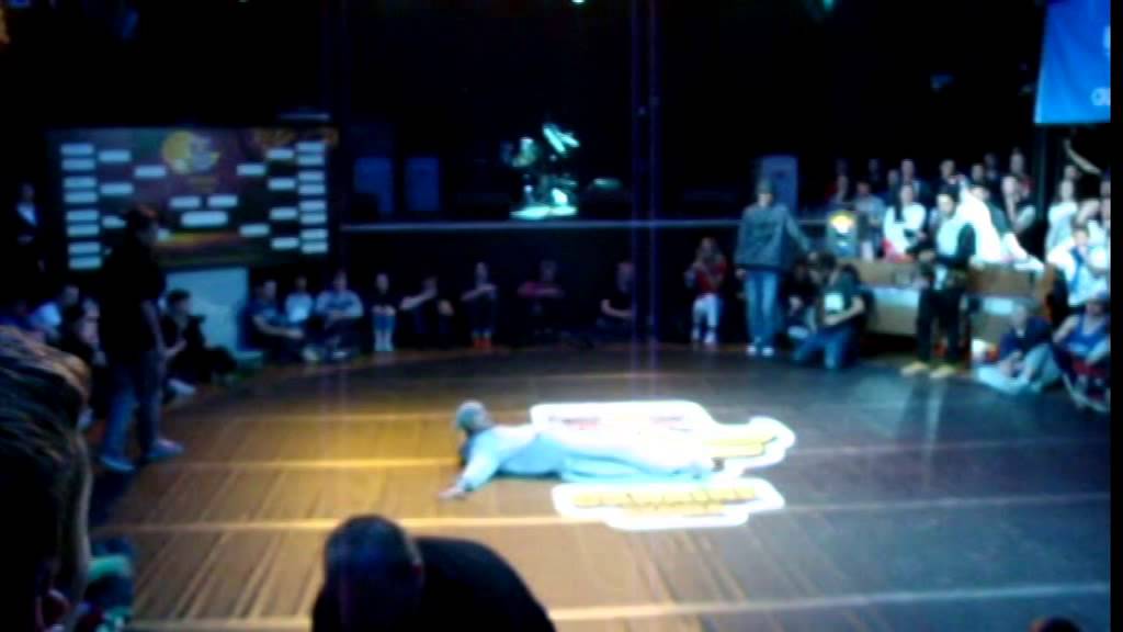 Voe One vs Uzee Rock | Red Bull BC ONE Ukraine Cypher 2015 1/2 Final | WAPO CREW WORLD
