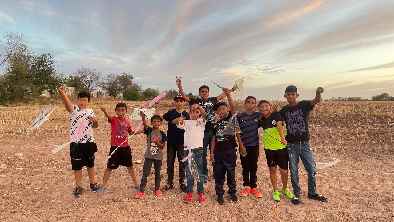 HICIMOS PAPALOTES COMETA 🪁🪁 CON LOS SOÑADORES  Y MUCHA DIVERSIÓN VOLÁNDOLOS 🤣🚀/ Ponchuelas arce