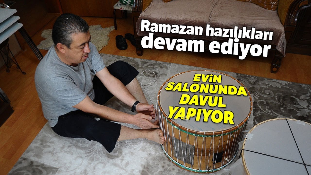 Ramazan Davullarını Evinin Salonunda Yapıyor