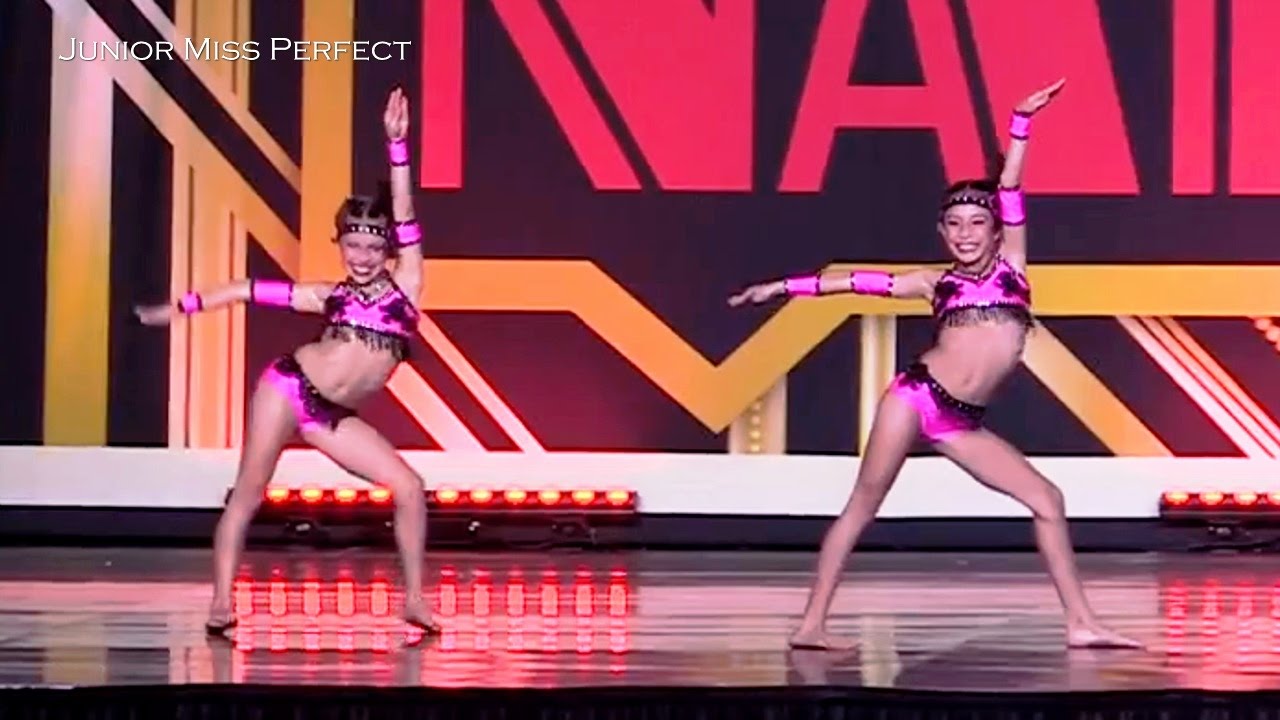 Catia and Valentina Iannello / Can't Do It Alone