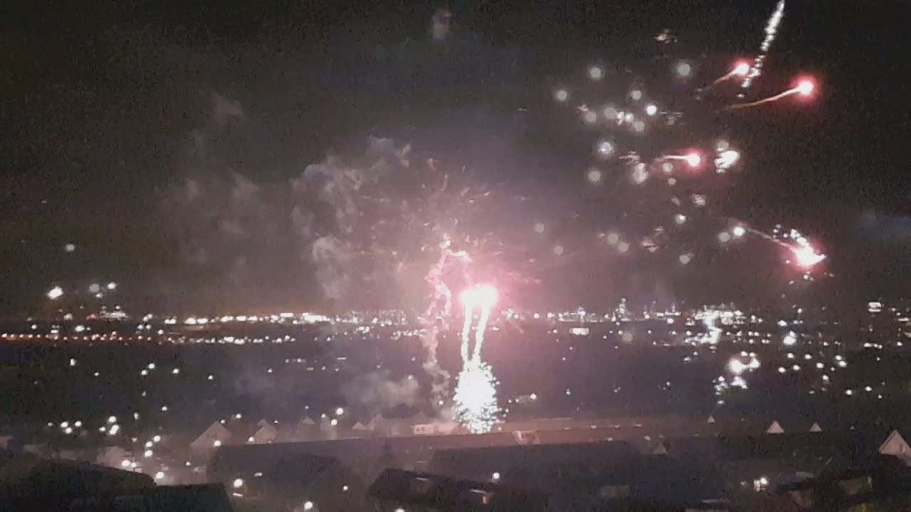 Oud & Nieuw 2017/2018 - Vuurwerk Hoek van Holland - 23:55 - 00:20