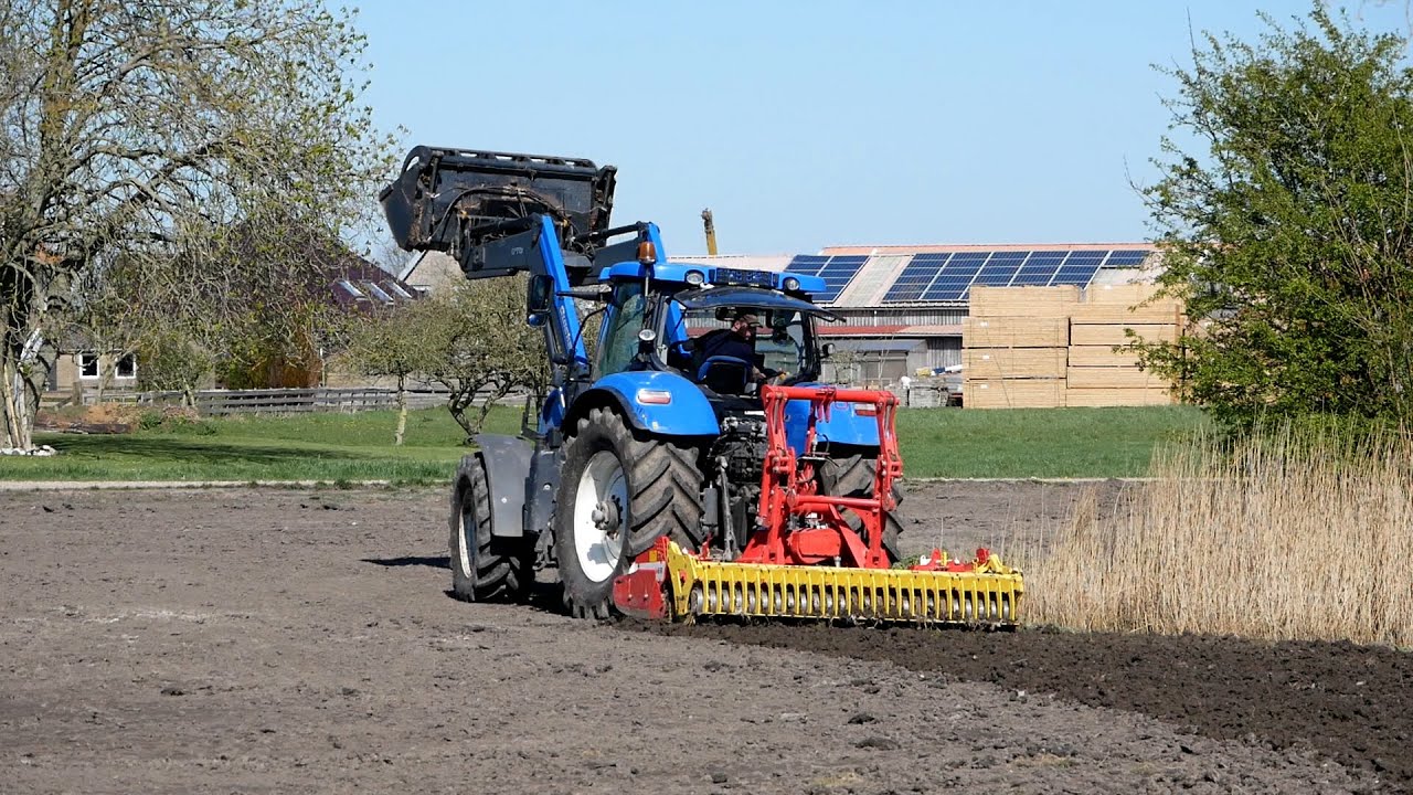 New Holland T7.220 en Pottinger Lion 302