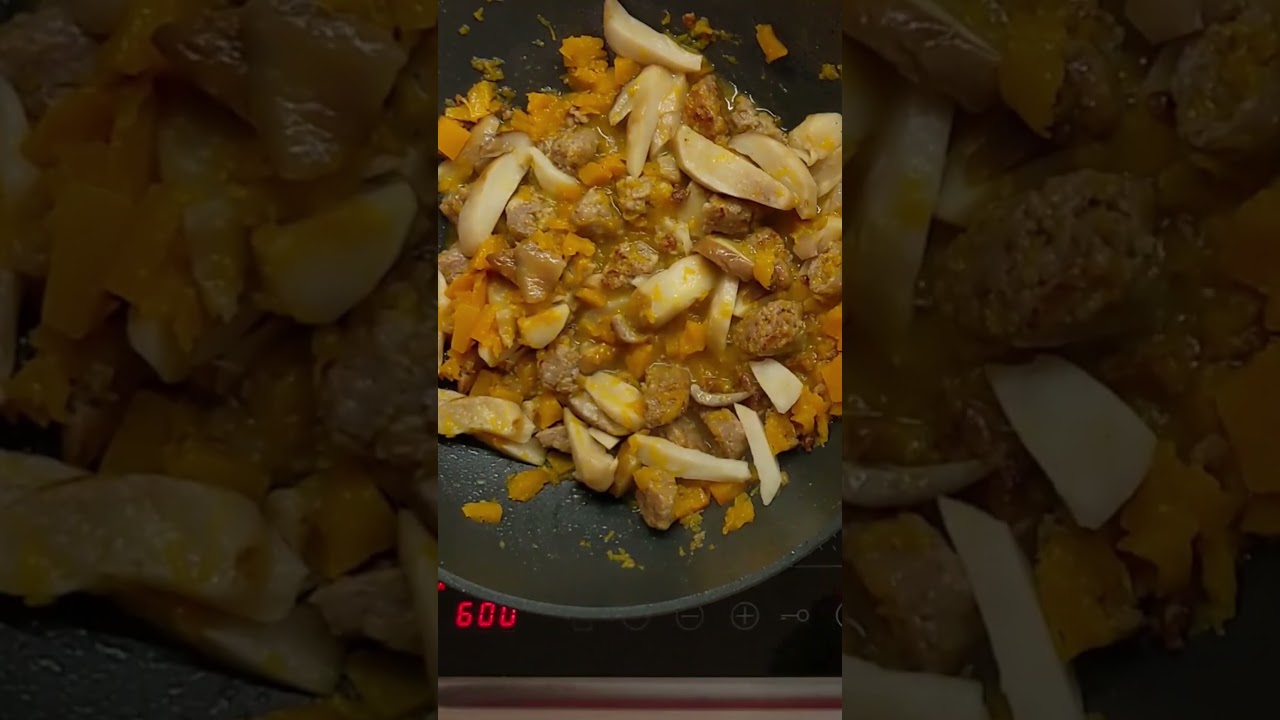 PASTA AUTUNNALE ZUCCA FUNGHI E SALSICCIA #pasta #zucca #funghi #salsiccia #shorts