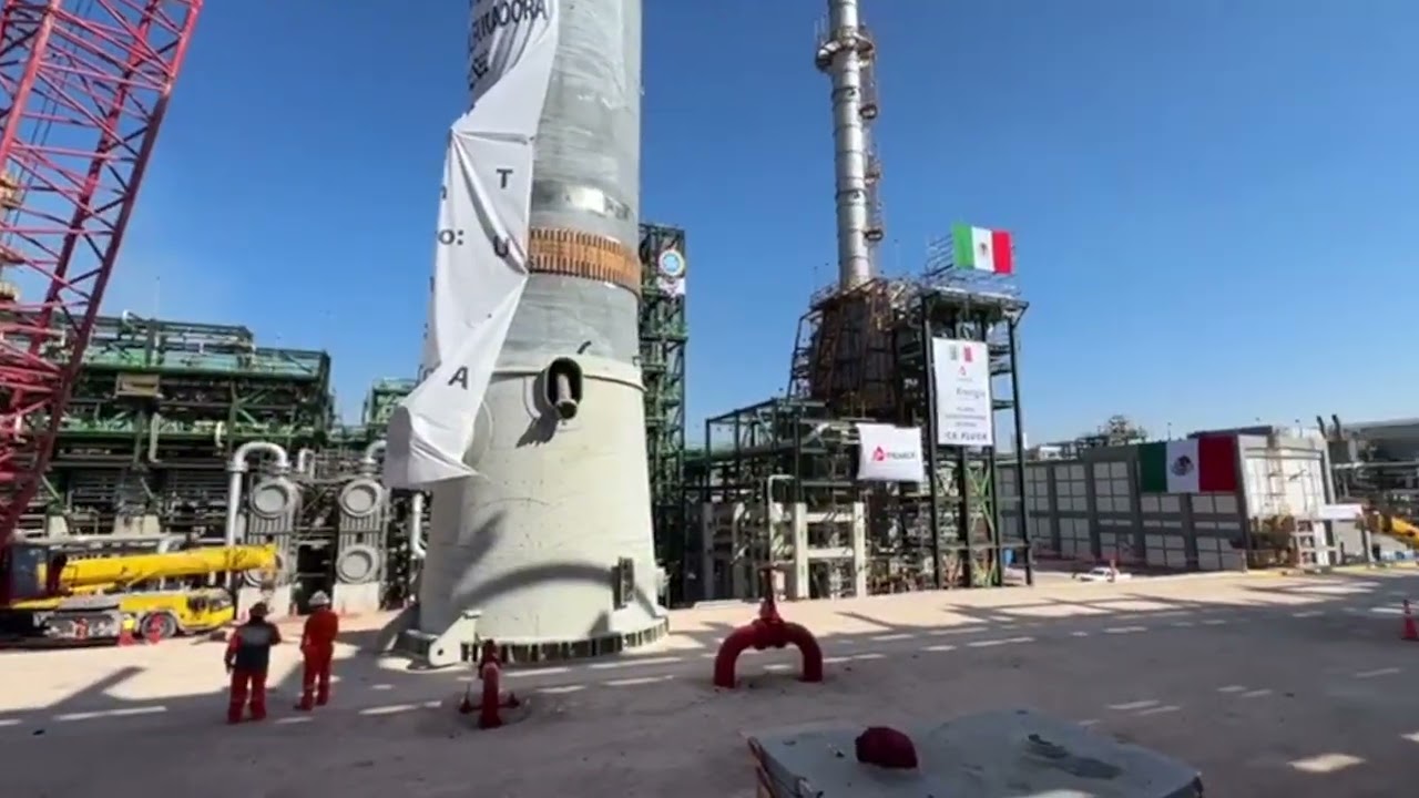 Claudia Sheinbaum y Julio Menchaca supervisan la refinería Miguel Hidalgo en Hidalgo