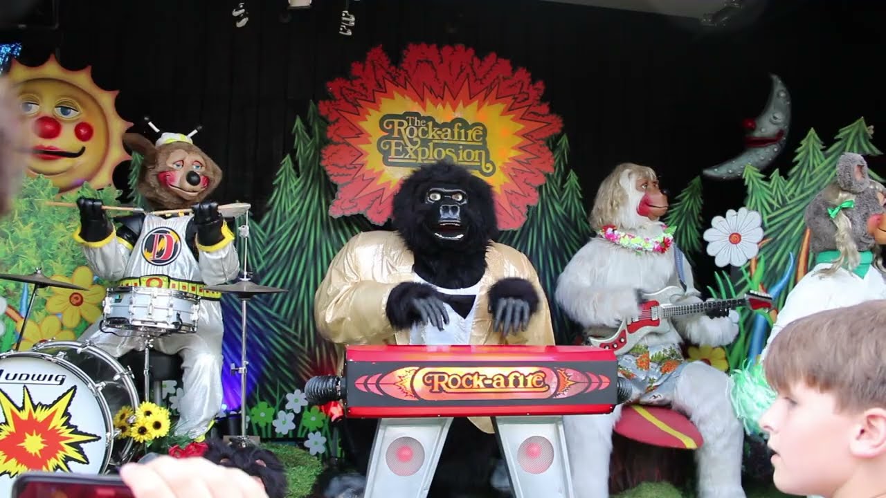 Music Goes Round | The Rock-afire Explosion at Volo Auto Museum