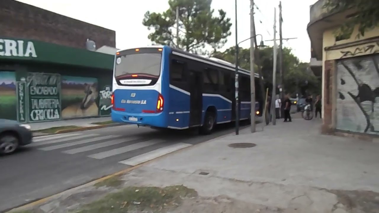 línea 343 interno 13 Marcopolo torino MB OH1621L-sb girando en Rolón y Julián navarro hacia tigre