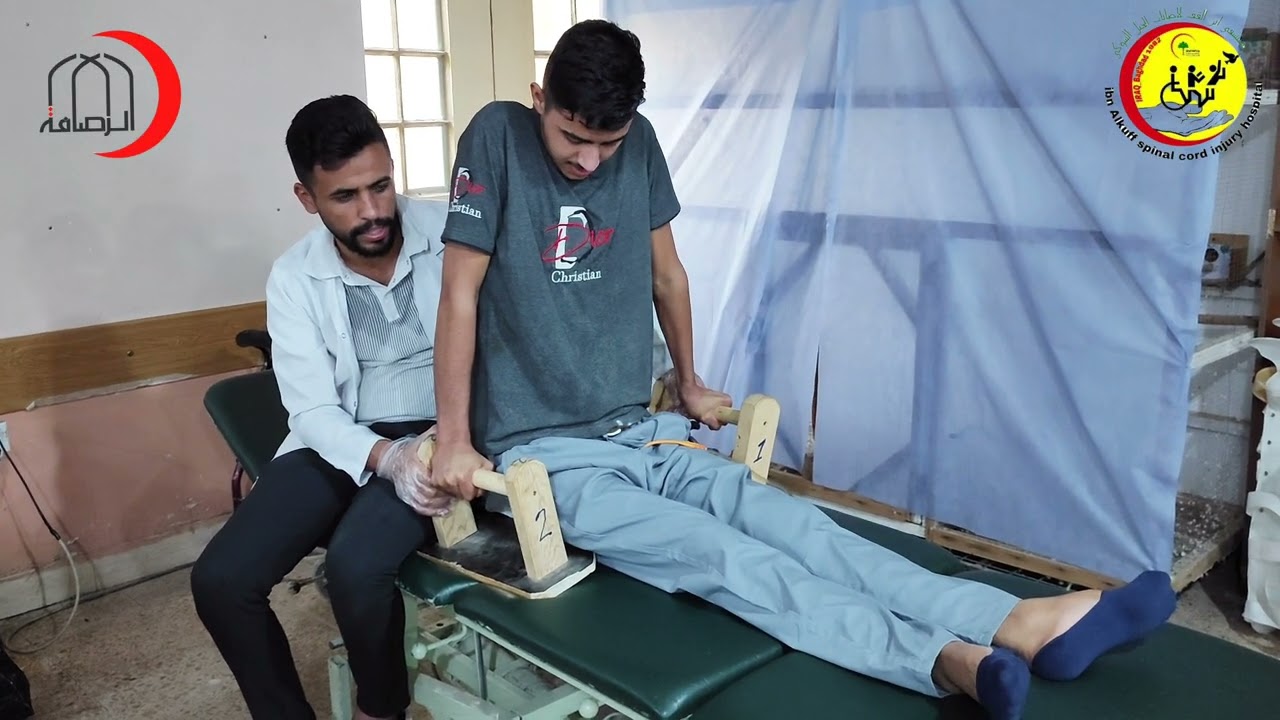 تواصل ملاكات شعبة العلاج الطبيعي في م ابن القف اجراء تمارين العلاج الطبيعي للمرضى الراقدين