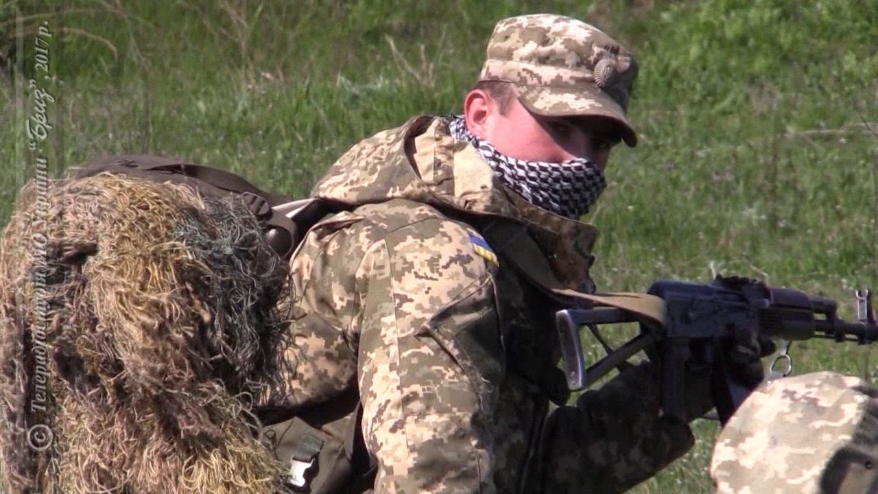 Курсанти-розвідники та спецпризначенці здійснили 80-кілометровий марш-кидок.