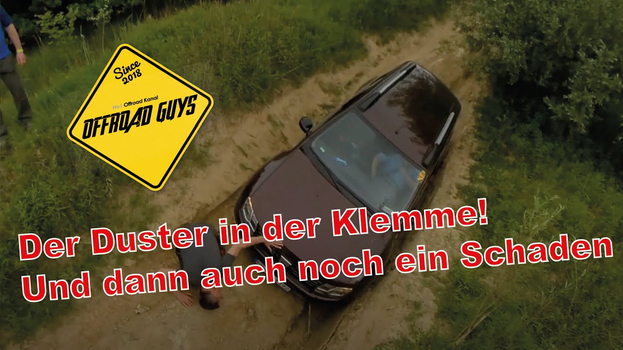 Dacia Duster mit zerstörtem Stoßfänger im OffroadPark Bayern
