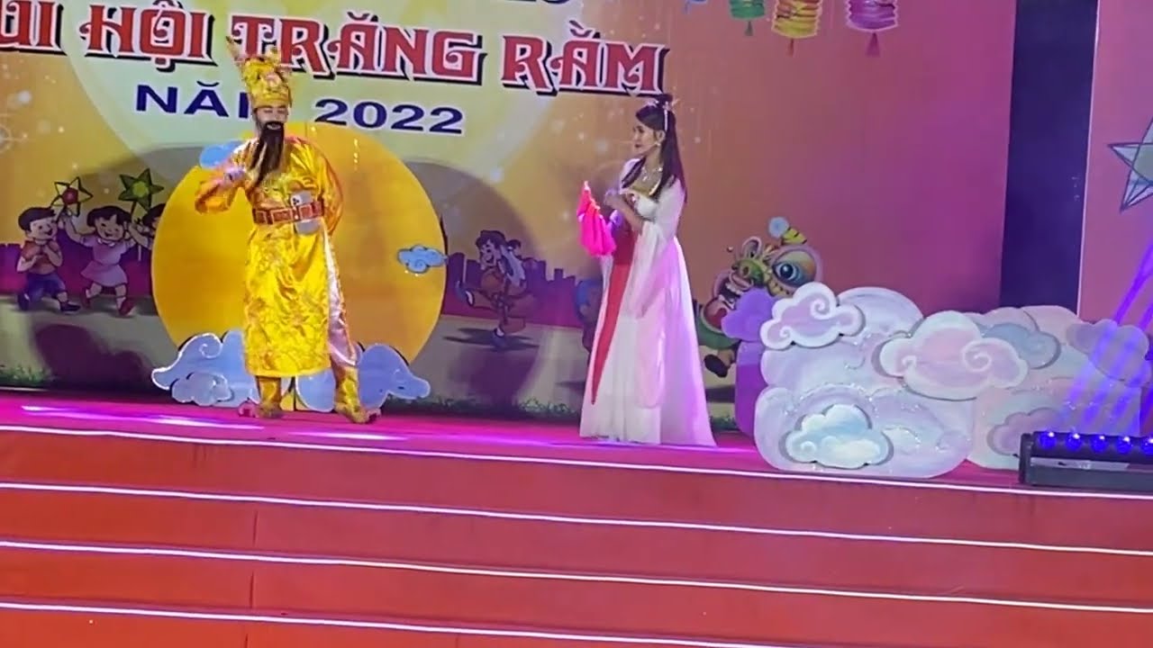 Комедийная пьеса «Дядя Цуой — Сестра Ханг»