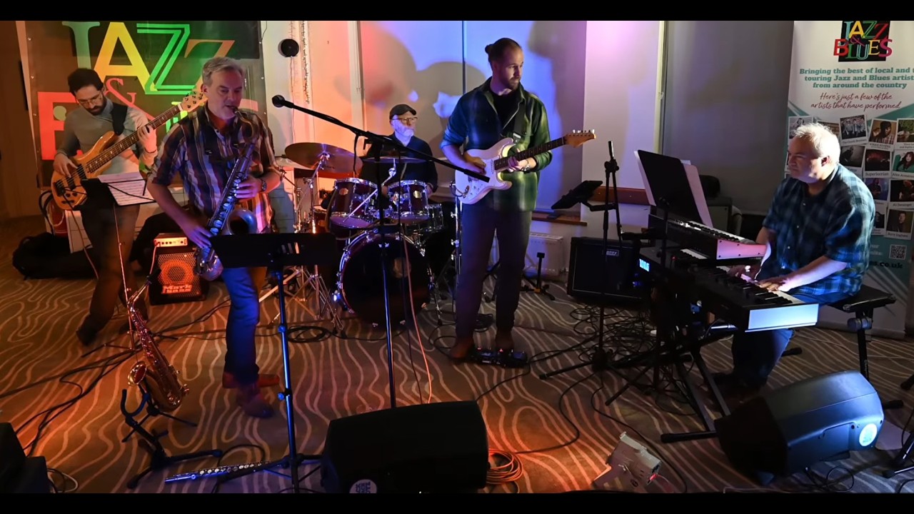 Dave Jones’ ‘Stratospheric’ live at Teign Jazz & Blues playing ‘Time Traveller’ (w/mastered audio).