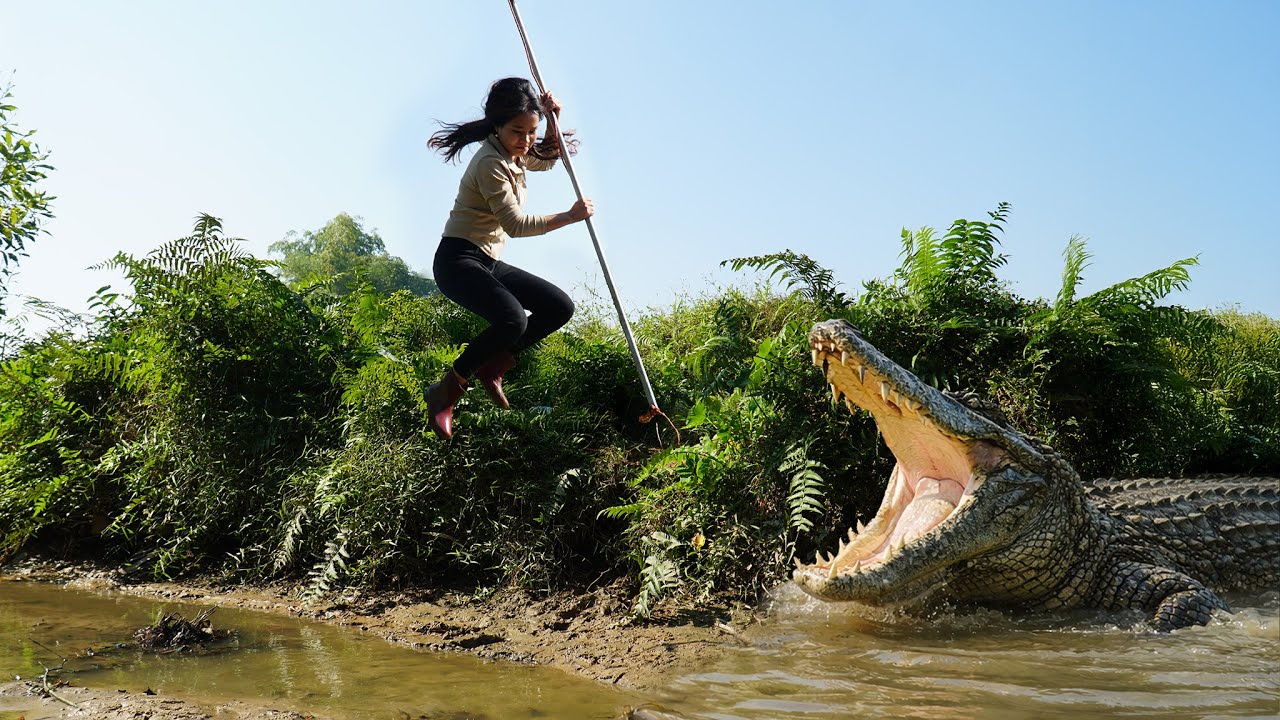 72 Hours Hunting a Giant Crocodile in the Swamp 🐊& Harvesting Tons of Pumpkins for Sale!