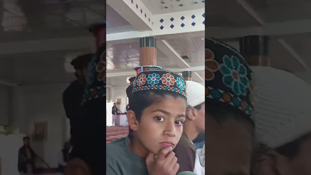 جامعہ اسلامیہ راولاکوٹ کے ننھے طالبعلم خذیفہ سرفراز خوبصورت کلام پیش فرما رہے ہیں