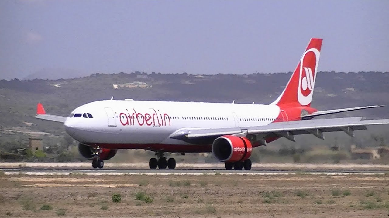 30 Minutes of planespotting at Palma de Mallorca Airport