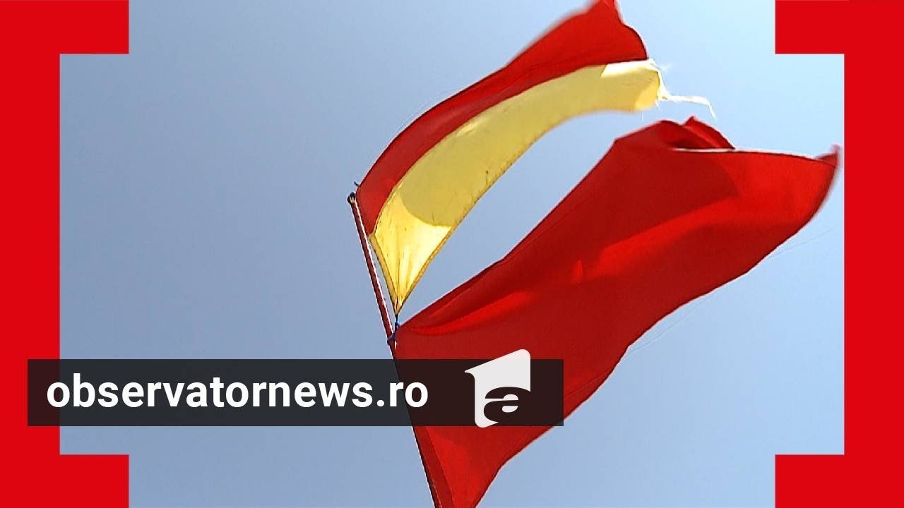 Salvamarii de pe litoral se luptă cu turiştii care vor să facă baie cu steagul roşu arborat
