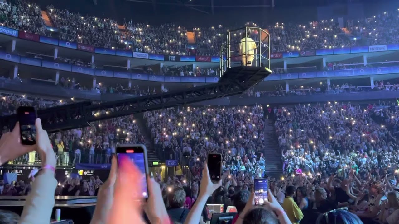 Billie Eilish London 12.06.2022 (second stage) Overheated / Bellyache / Ocean Eyes / Bored