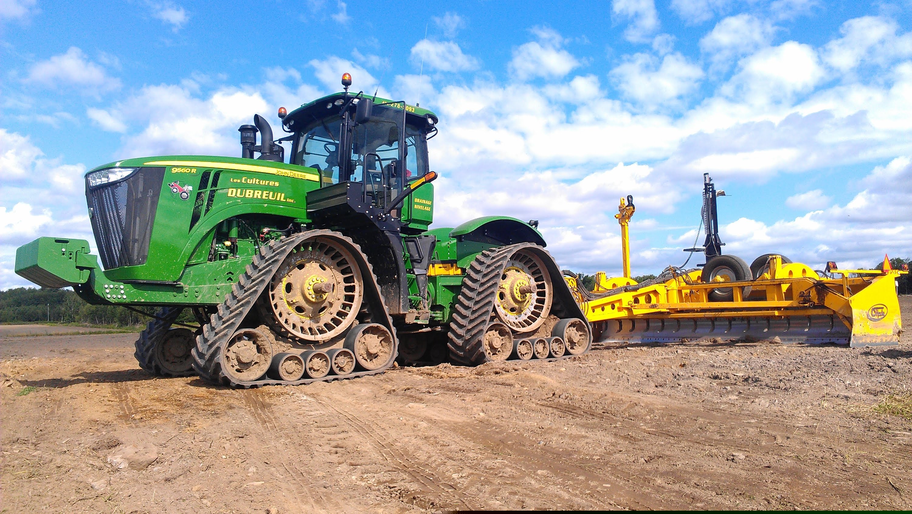9560R Soucy Tracks, land leveling, nivellement