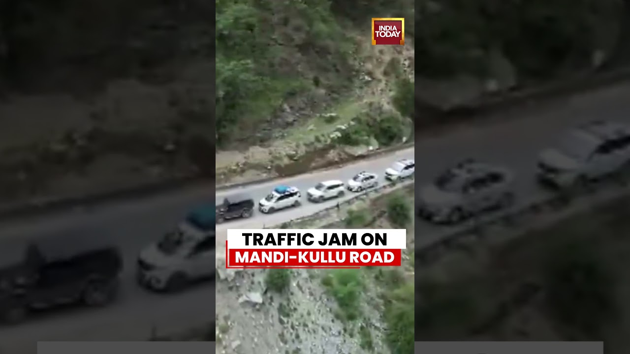 Massive Tourist Rush Causes Traffic Snarl on Mandi-Kullu Road | Himachal Pradesh | Tourism