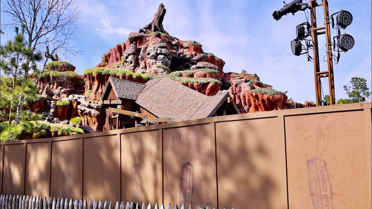Construction Walls Now Up at Splash Mountain at Magic Kingdom | Walt Disney World January 2023