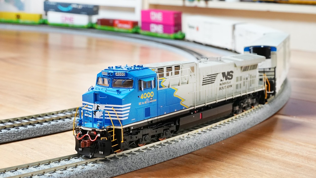 ScaleTrains HO NS AC44C6M Sonic Bonnet Unboxing