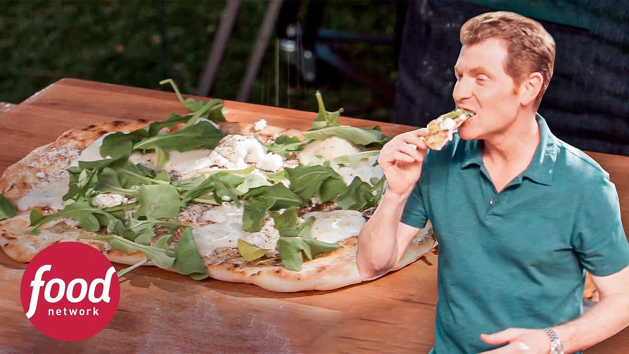Bobby prepara su pizza 
