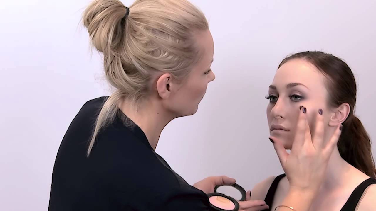 MAKEUP ESSENTIALS FOR YOUR 20s