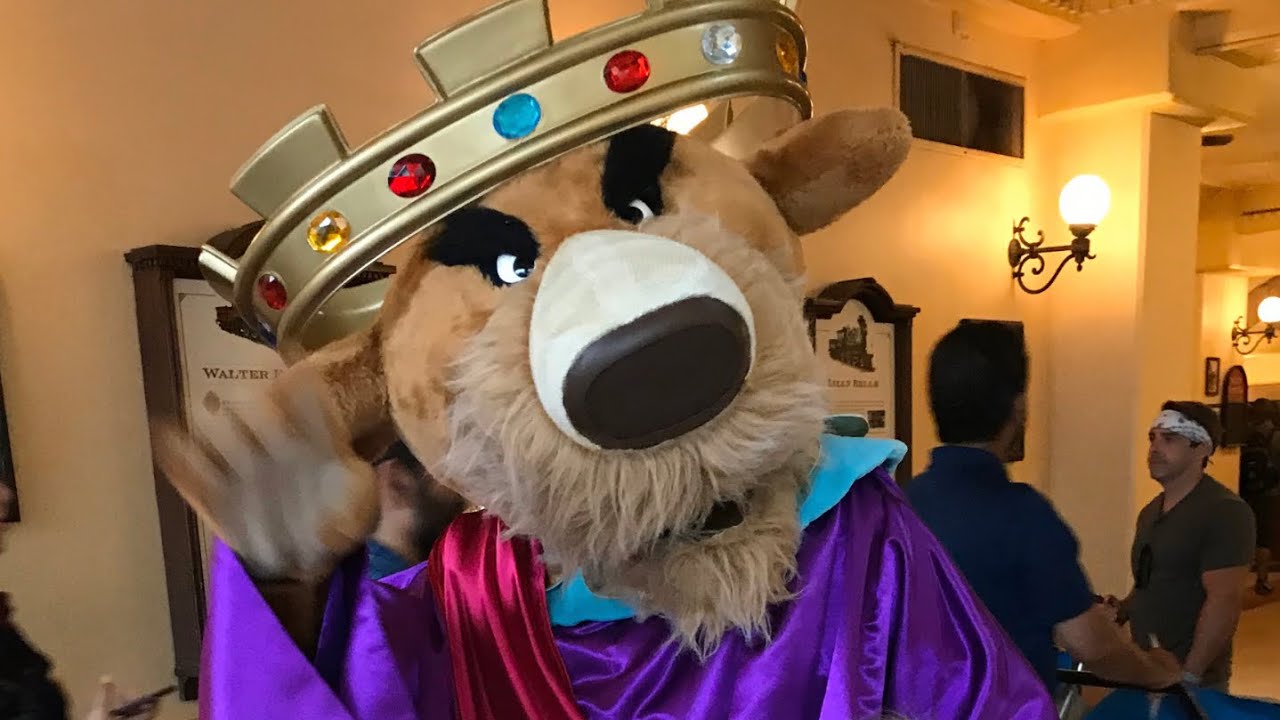 Meeting Prince John and Friar Tuck from Robin Hood  in Magic Kingdom