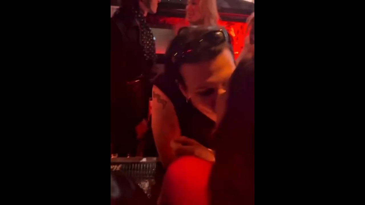 kiss with a fan😯💋 #yungblud