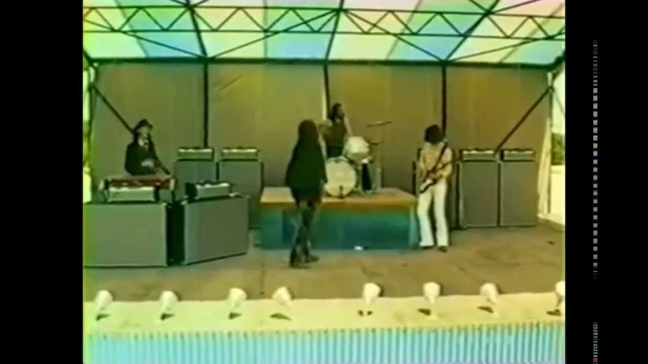 Iron Butterfly plays Pirates World in the film Musical Mutiny