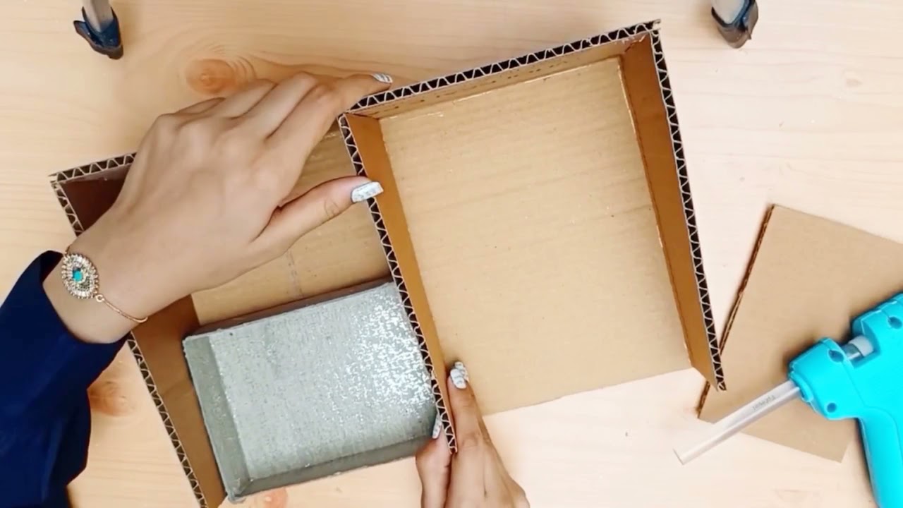 DIY Cardboard Make-up Organizer | Makeup Storage | Cosmetic Organizer