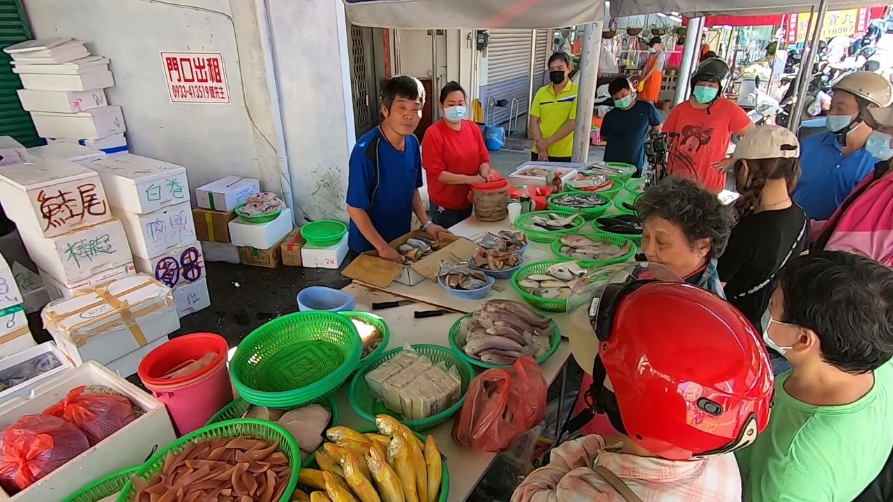 大叔出怪招了 只要有拿零錢不管幾元 鯖魚通通讓客人直接帶回家 台中大肚市場 大肚農會前面50公尺 台中海鮮大叔 海鮮拍賣 海鮮叫賣  叫賣哥 seafood auction